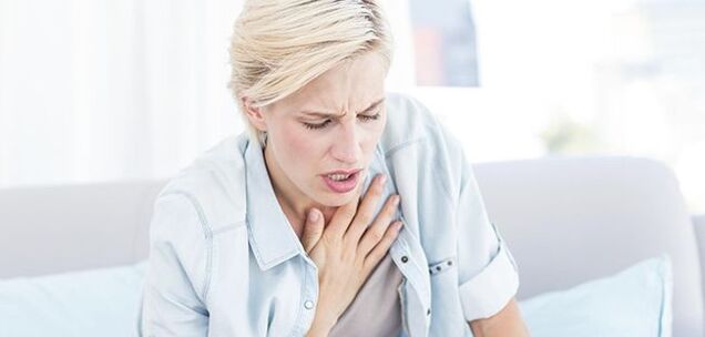 Bei Rippenfellentzündung, Herzerkrankungen und Interkostalneuralgie können Schmerzen unter dem linken Schulterblatt von schwerer Atemnot begleitet sein